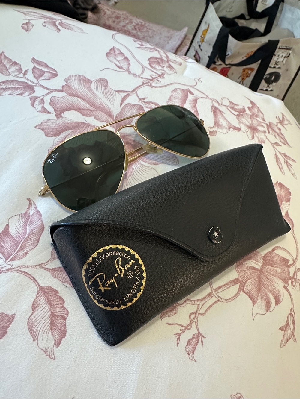 Ray-Ban Gold Aviator Sunglasses with Dark Green Lenses